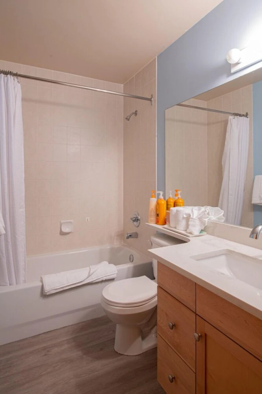Mountain View 2 Bedroom Condo-Top Floor