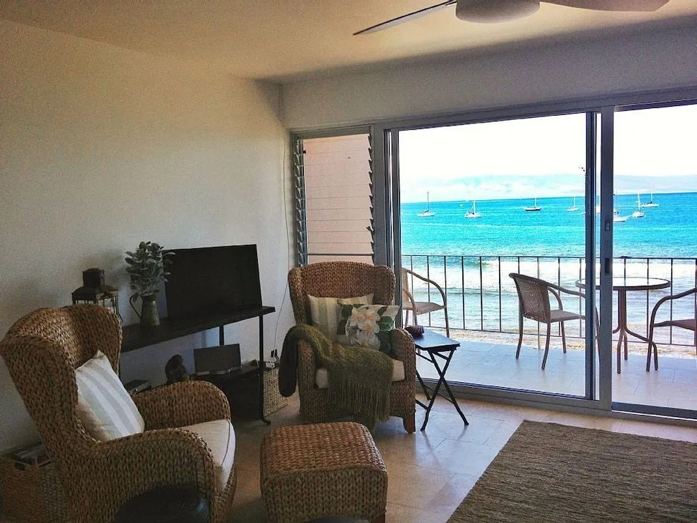 Lahaina Roads 309 by RedAwning