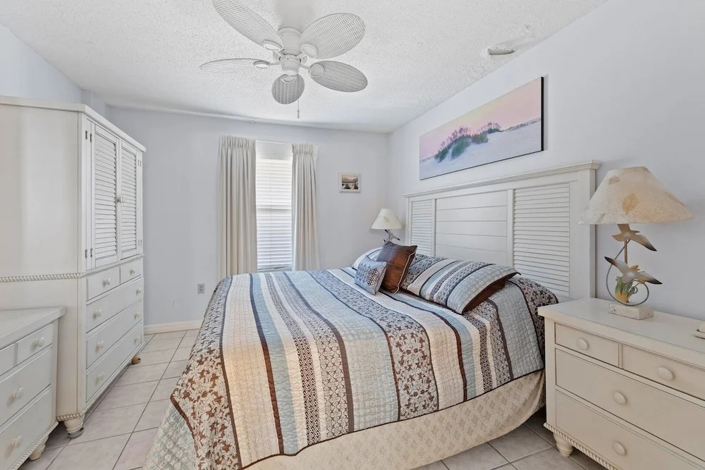 Pelican Beach 1707 1 Bedroom Condo by Pelican Beach Management