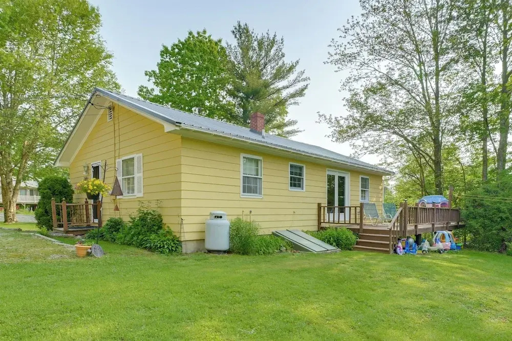 1 Mi to Main St: Charming Elsworth Home w/ Yard!