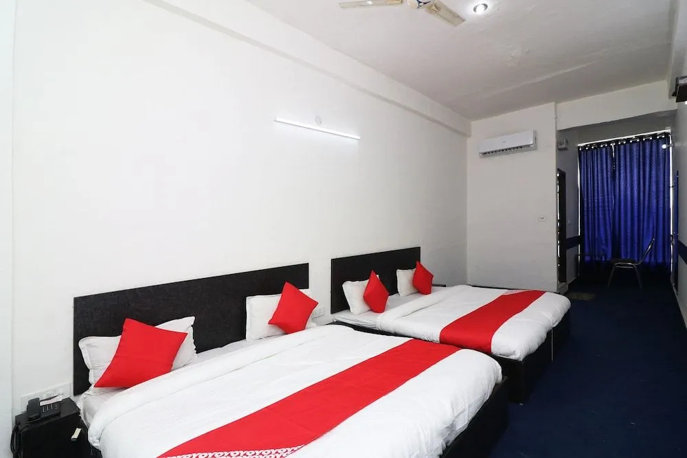 OYO 36432 Hotel Tarang