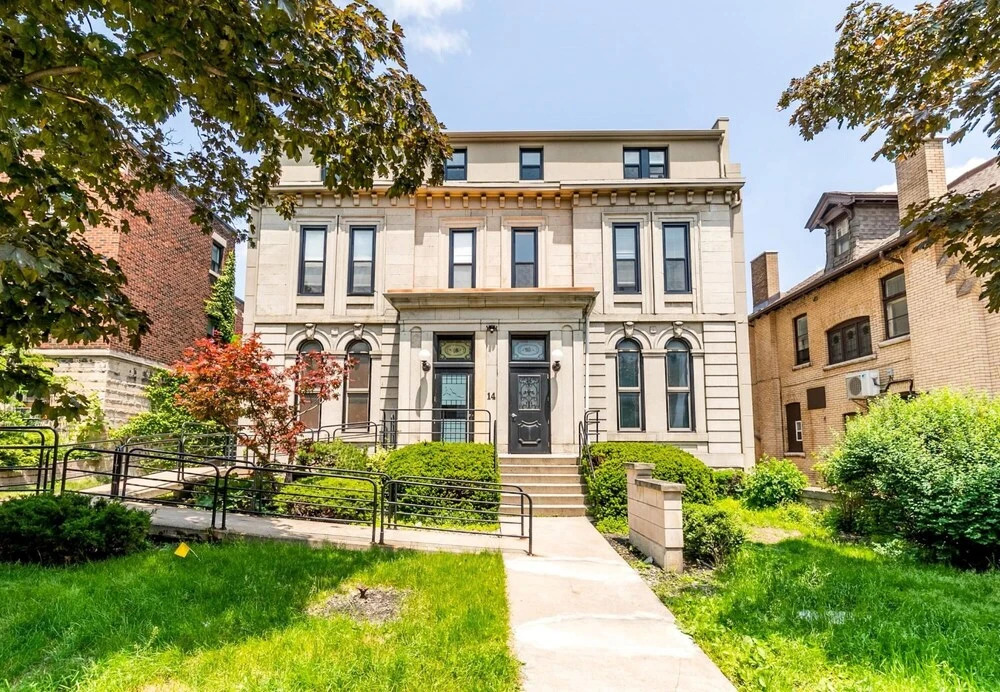 2BR Apt w Netflix- In the Heart of DT Hamilton