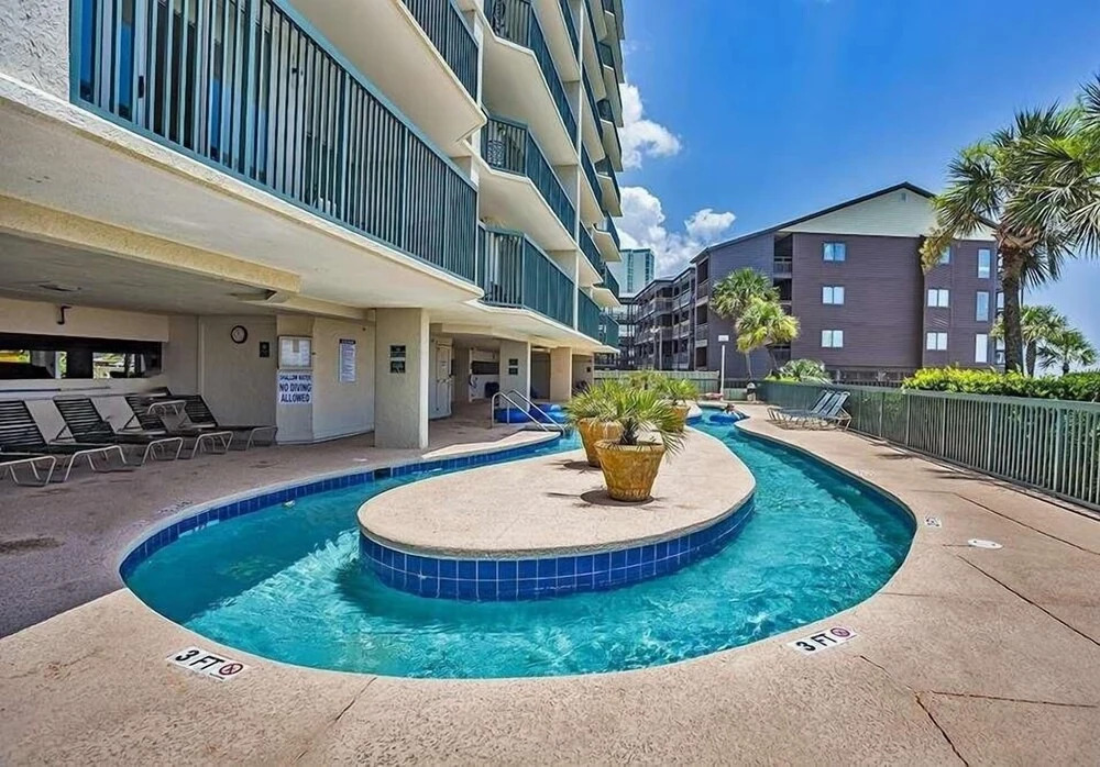 Ashworth 1406 2 Bedroom Condo by RedAwning, North Myrtle Beach