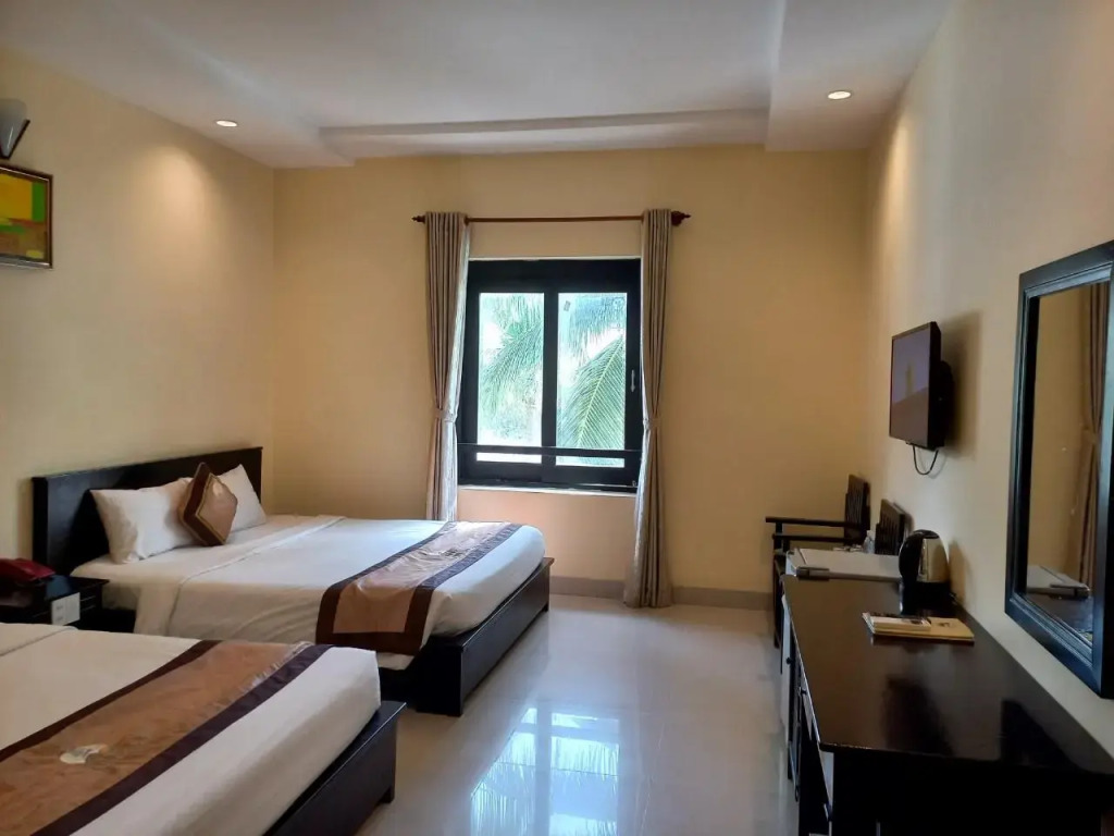 Hon Rom Central Beach Resort