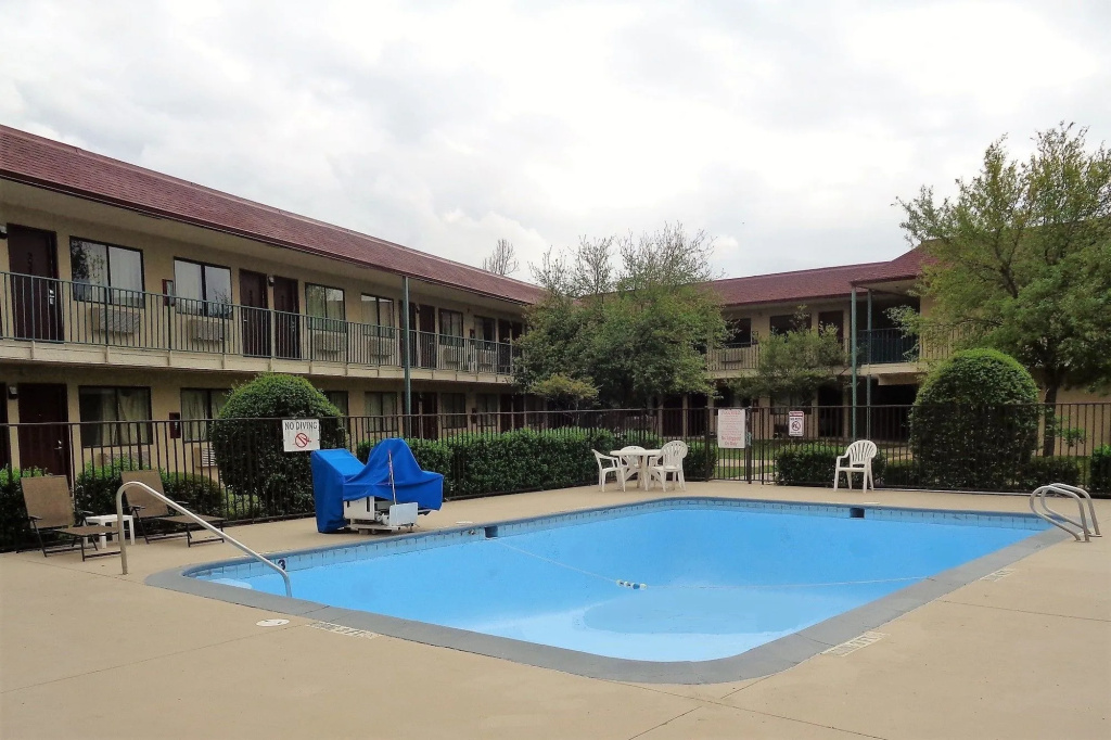Motel 6 Alexandria