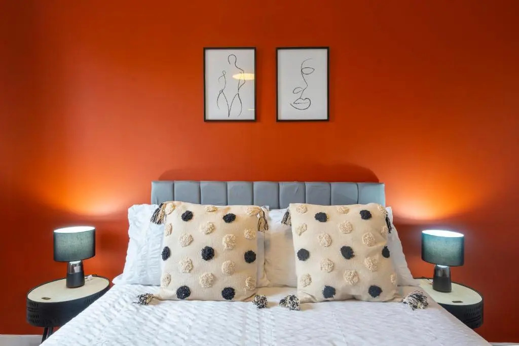 Bright & Modern 4 Bedroom Townhouse