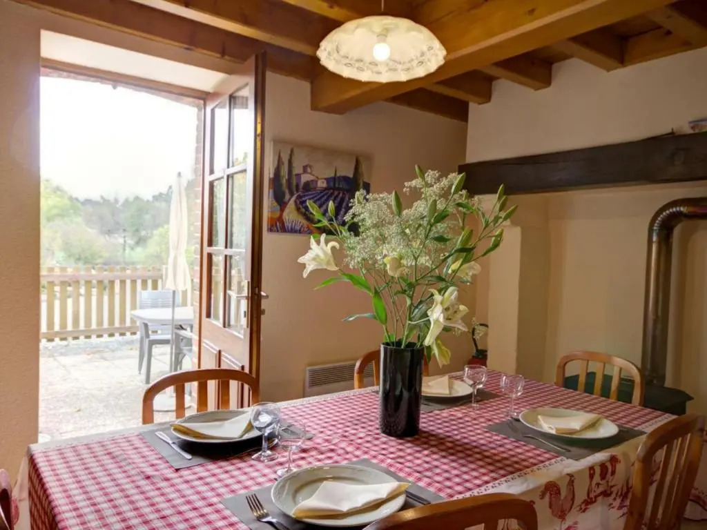 Gîte accueillant pour 7 pers avec cheminée et terrasse - FR-1-496-225