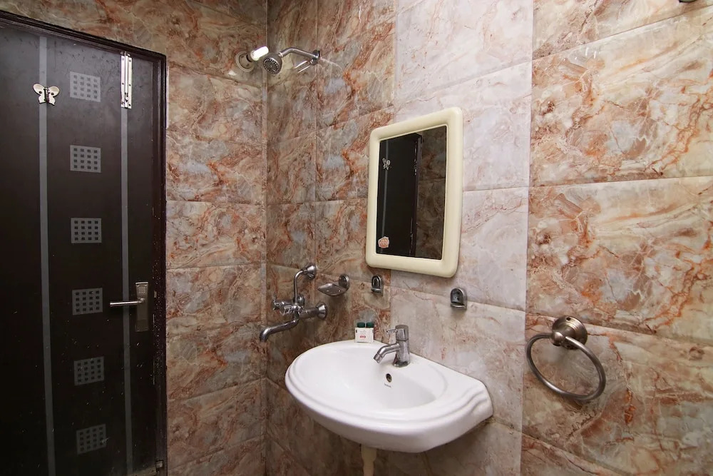 OYO 22756 Diksha Hotel