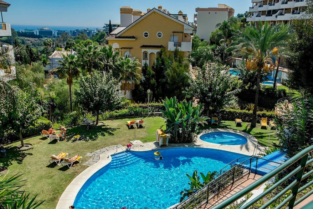 SAA2 Stunning 3 bedroom apt in Puerto Banus Roomservice