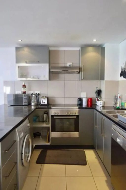 Spacious Upmarket 2 Bedroom Apartment