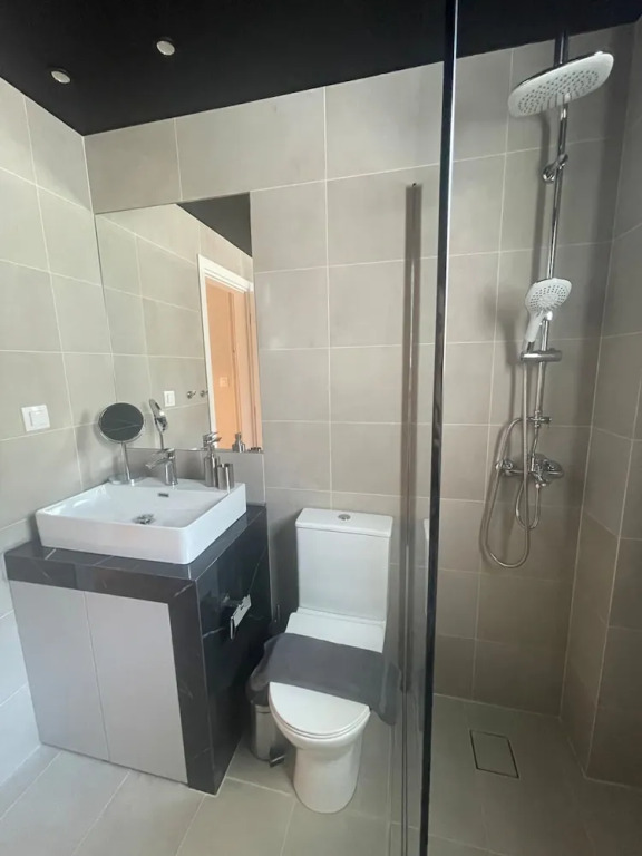 Spacious Seaside Flat at Alimos