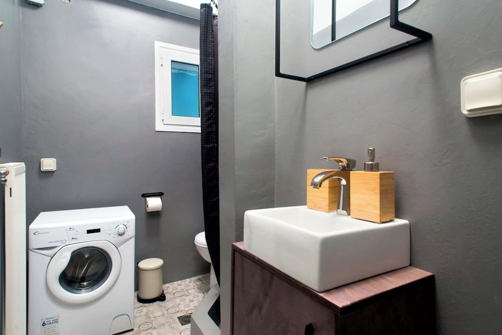 Soho Apartment by Olala Homes