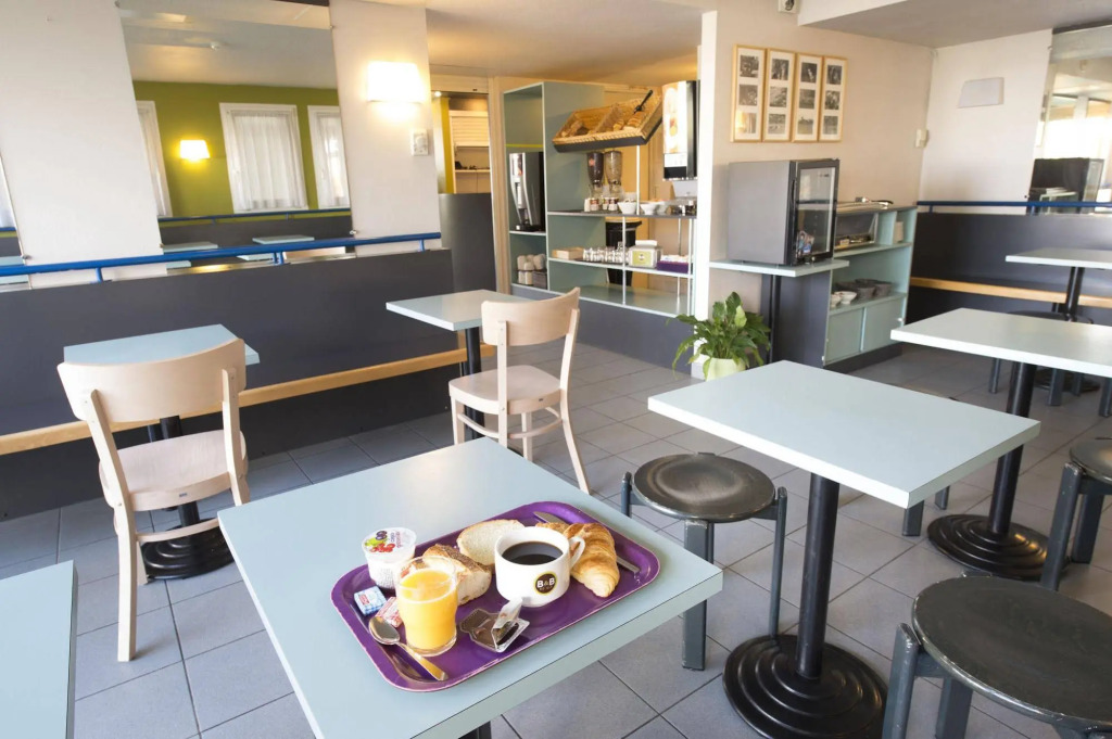 B&B HOTEL CHATEAUROUX Aéroport