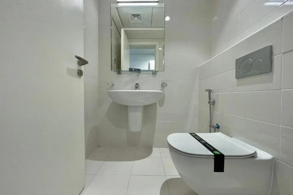 Luxury 1-Bedroom Apartment At Burj Crown.