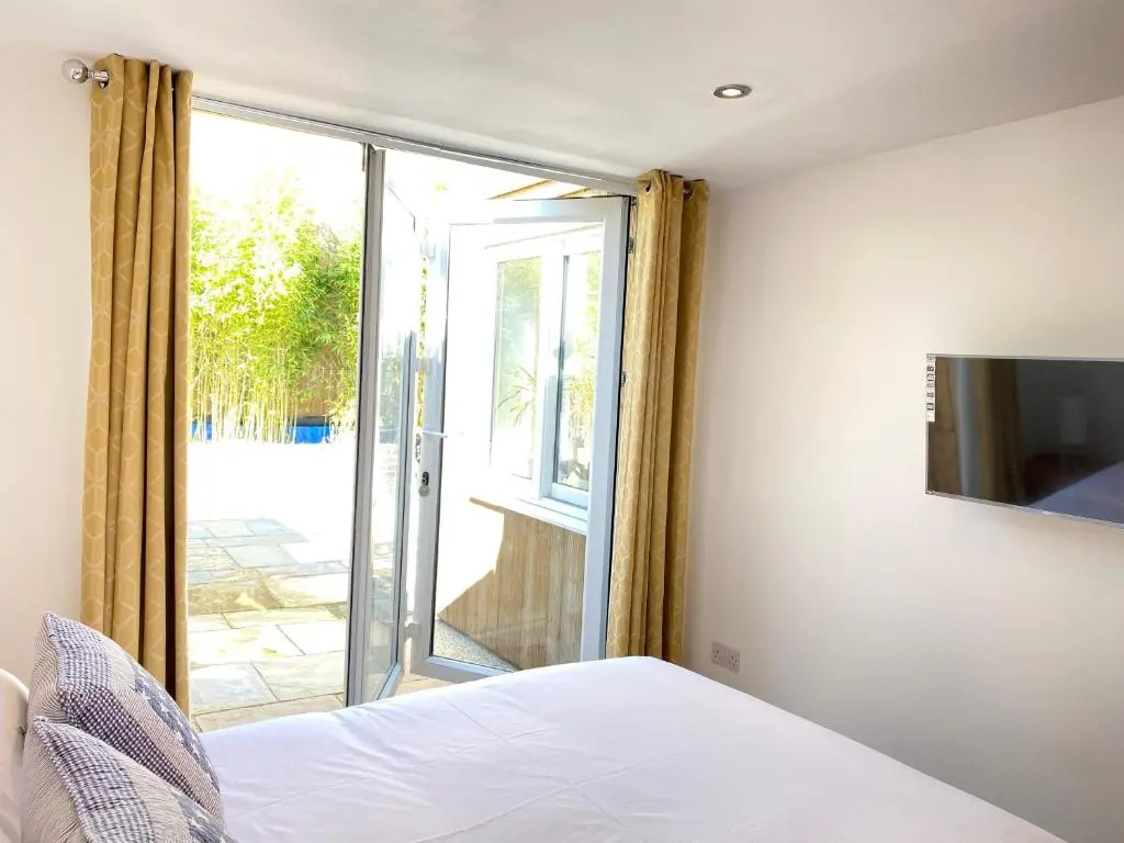 Amber Lodge Hickstead-B