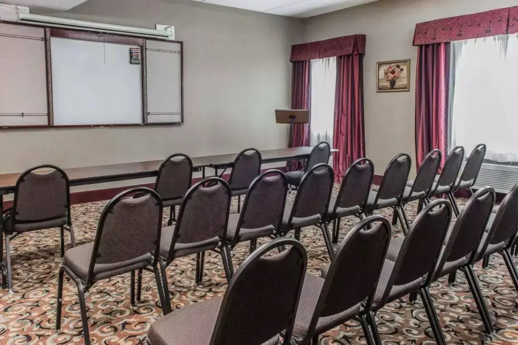 Wingate by Wyndham Pittsburgh West Mifflin