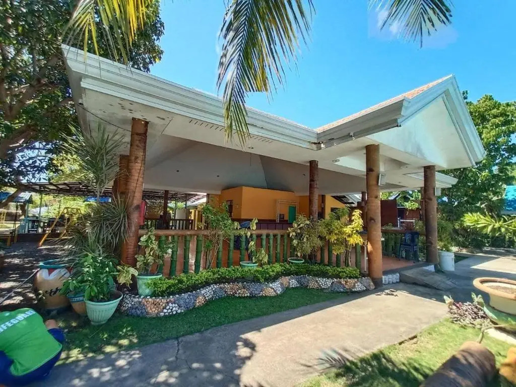 RedDoorz at Villa Asela A Garden Resort Cordova FORMER RedDoorz Near Gaisano Grand Cordova