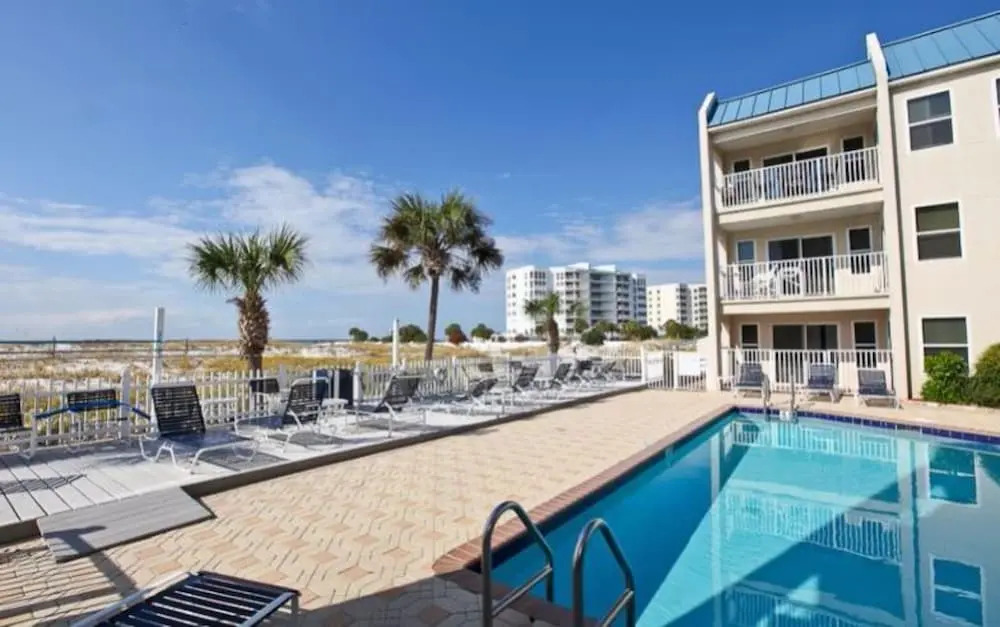Poolside Villas by Holiday Isle
