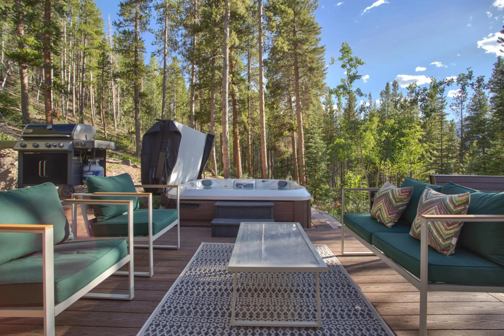 Stormbunker Paradise 4 Bedroom Home by Redawning