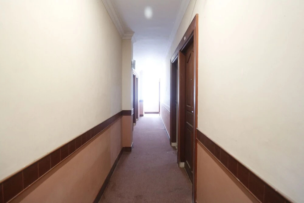 RedDoorz Plus near Gold Coast Ferry Terminal Batam