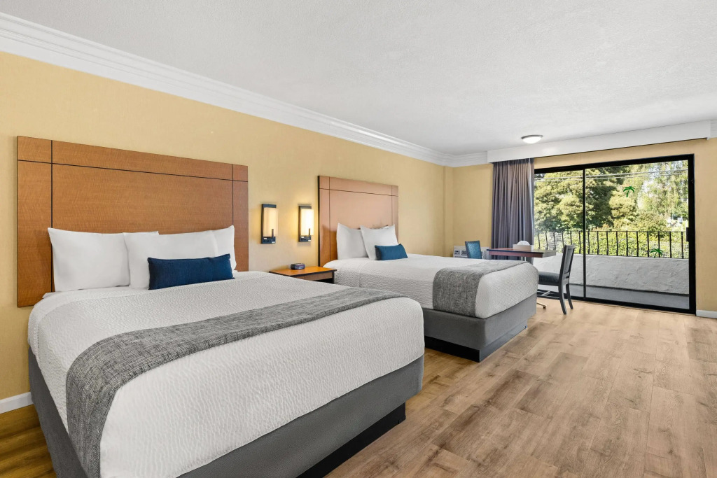 Travelodge by Wyndham San Clemente Beach