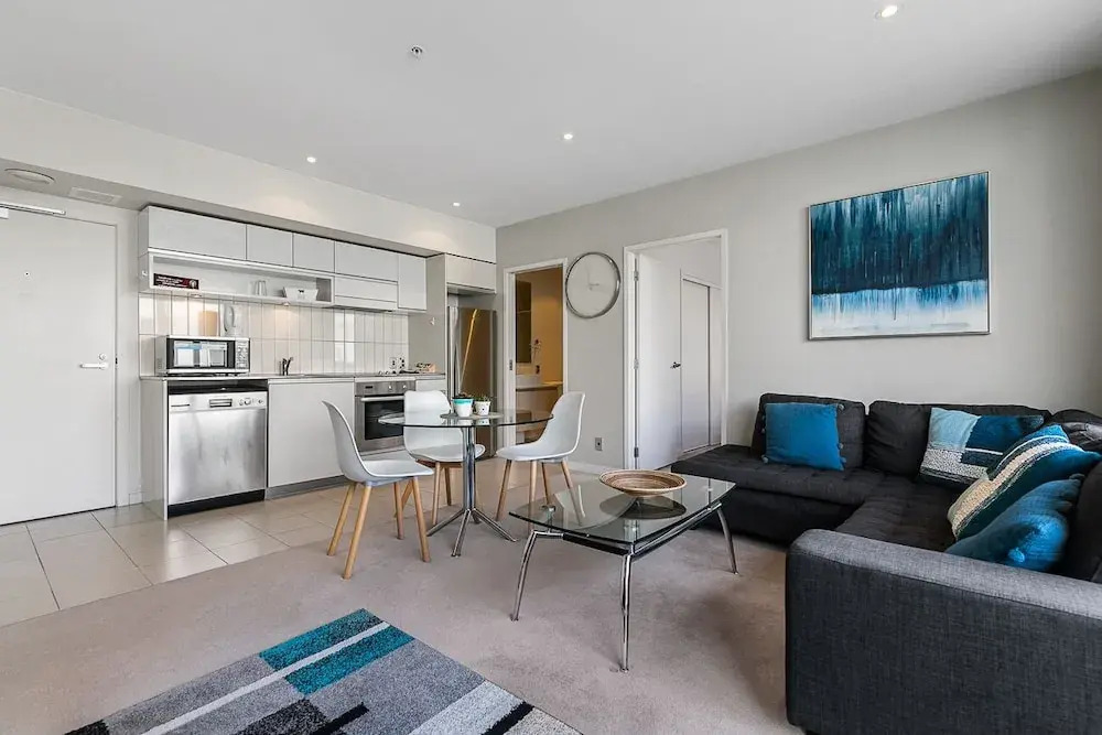Zodiaks 2 Bedroom Apartment Pool Gym Parking
