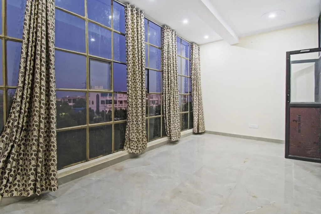 OYO Flagship 70066 Hotel Green Apple