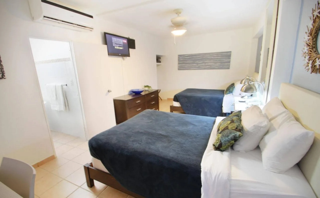 Tres Palmas Inn