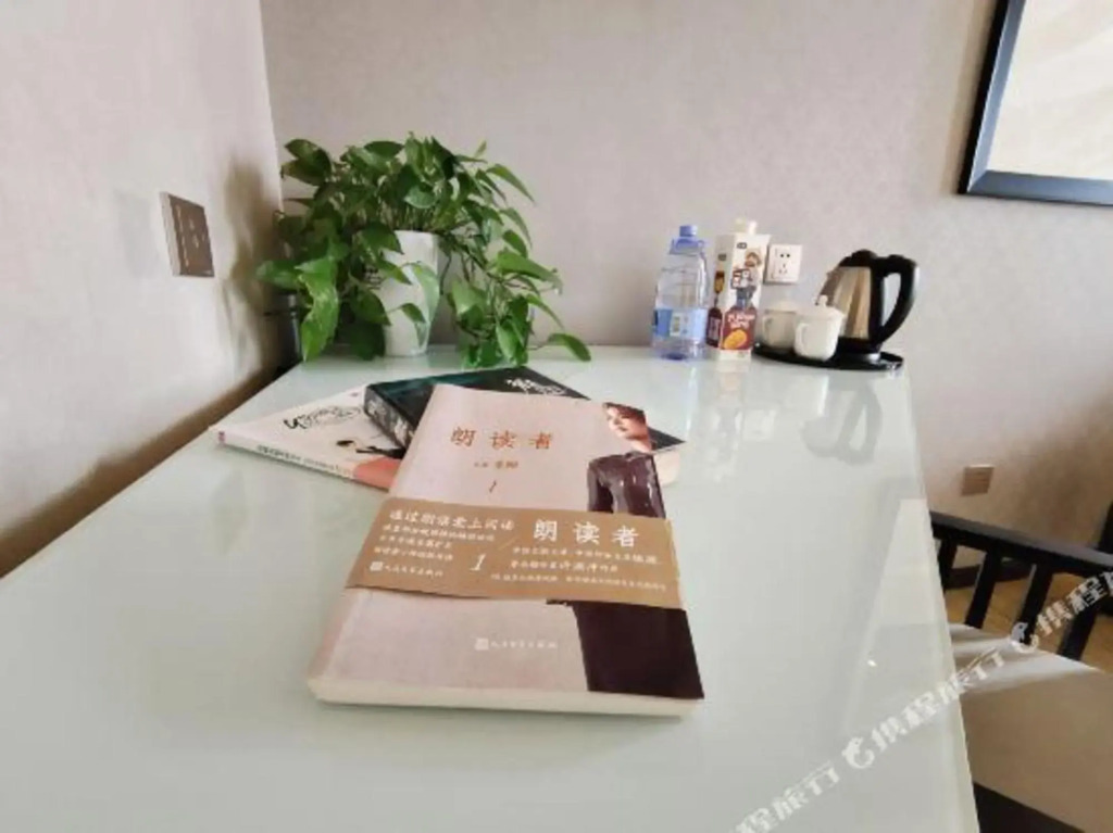 Zhongzhou Yihe Hotel (Dennis City Plaza)