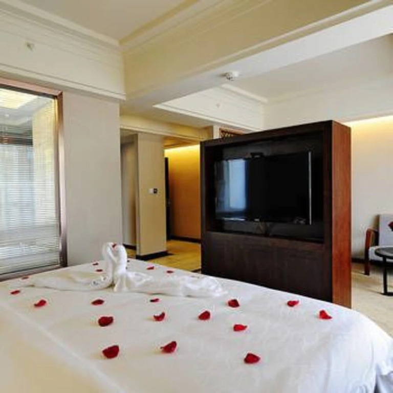 Guiyang Chenmao Sunshine Hotel (Huaguoyuan Shopping Center)