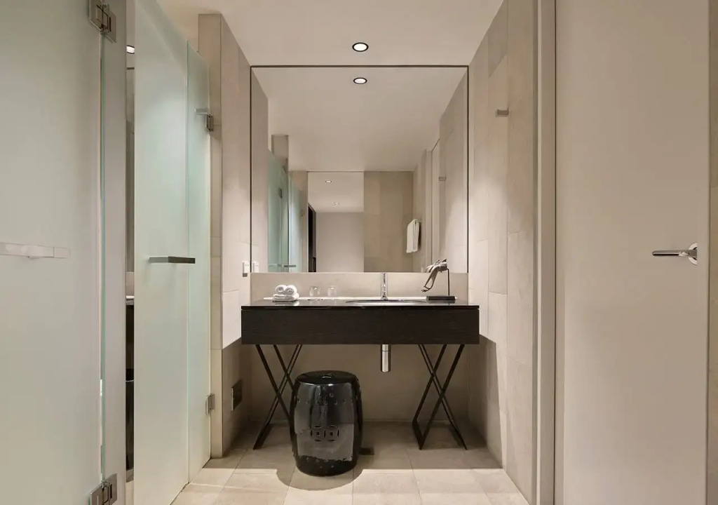 Burbury Hotel & Apartments