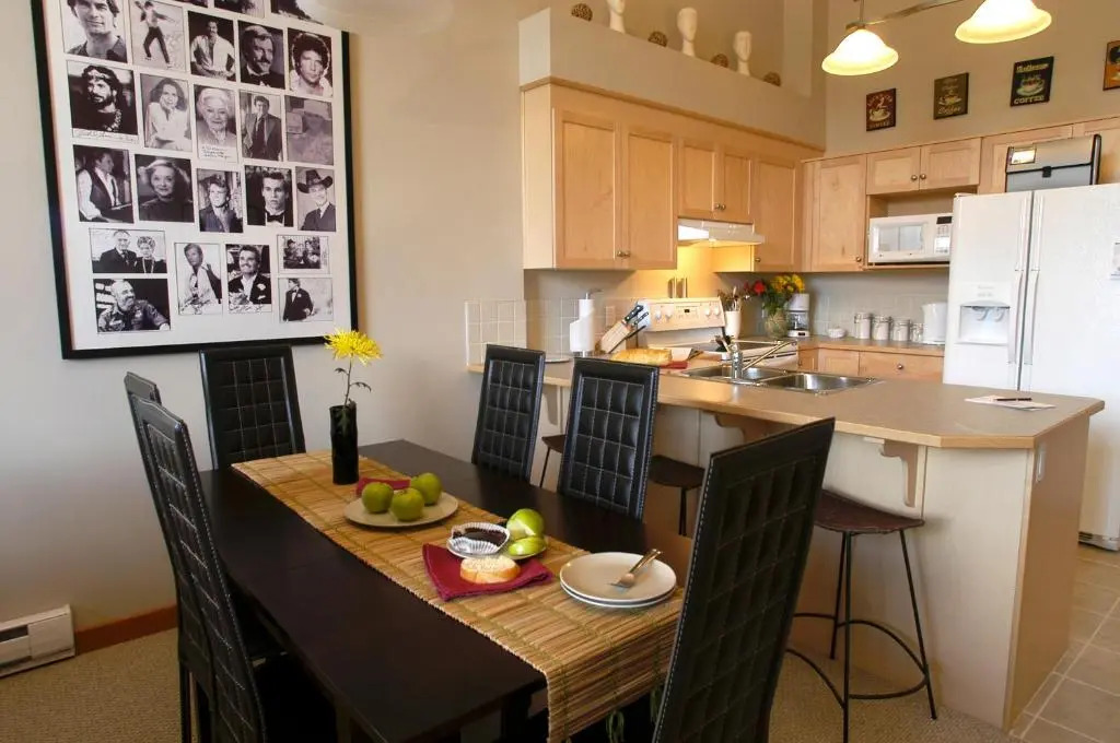 Apartment 407, Contemporary Decor