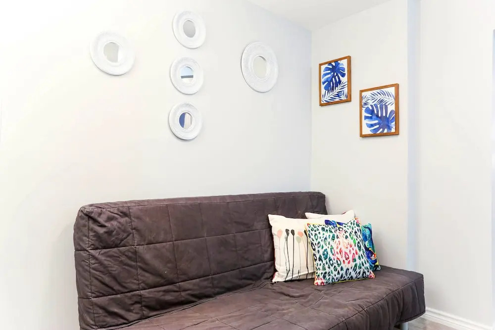 Family Home-Metrotown by Elevate Rooms