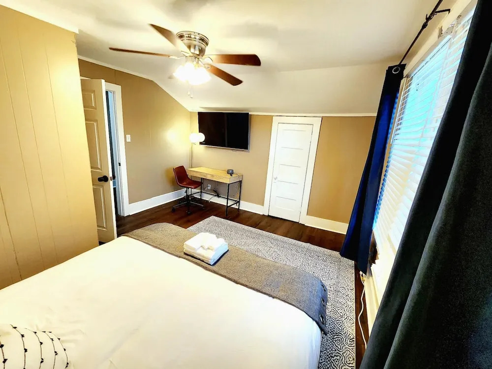 Magnolia House in Lafayette
