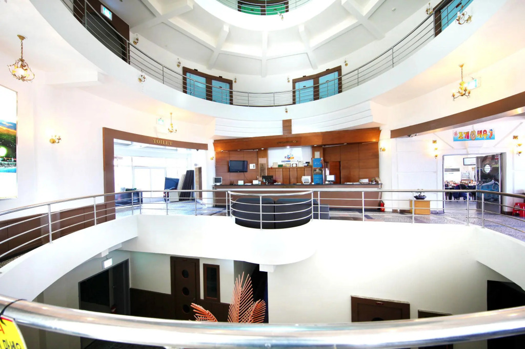Geojae Queen Cruise Resotel