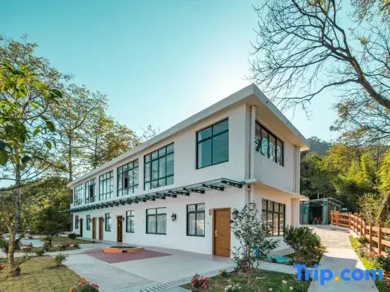 Guangzhou Huguang B&B