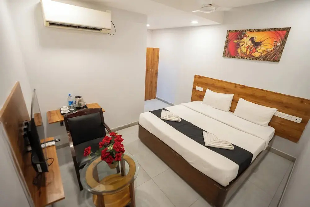 FabHotel Vaishnavi Classic