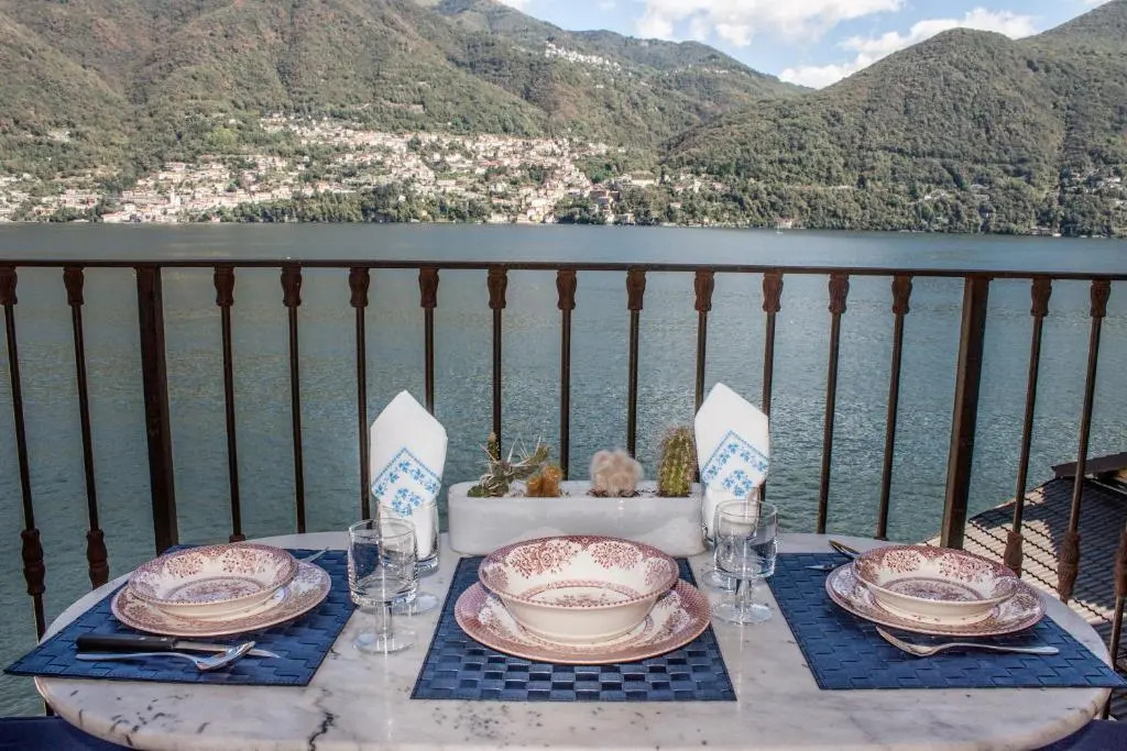 Paradise Suites At The Pier Of Brienno - By House Of Travelers