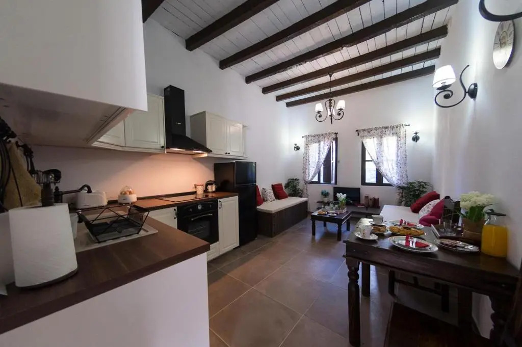 Villa Leon - Private courtyard serenity