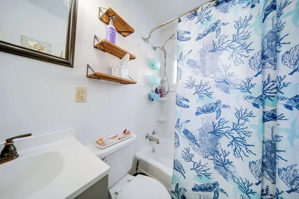 Ashtabula Home Rental - 2 Mi to Lake Erie, Beaches