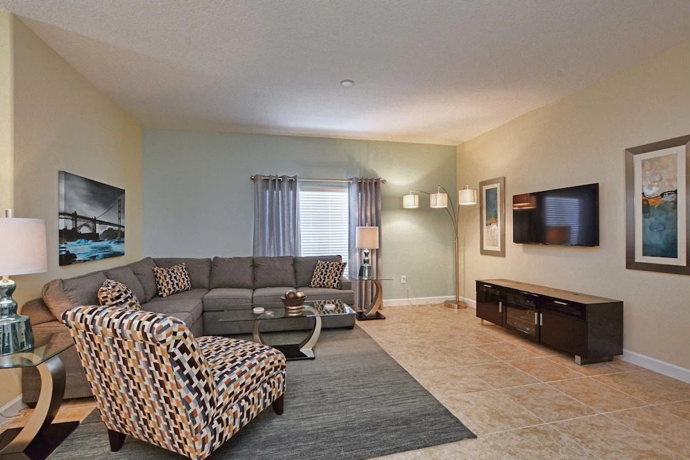 Storey Lake 5 Bedroom Townhome w Pool - 1600ST