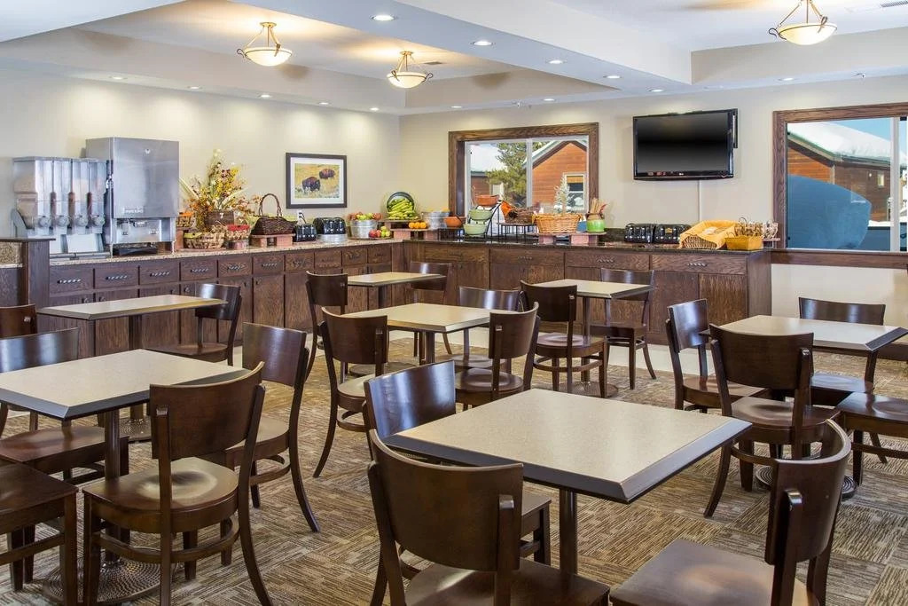 Gray Wolf Inn & Suites