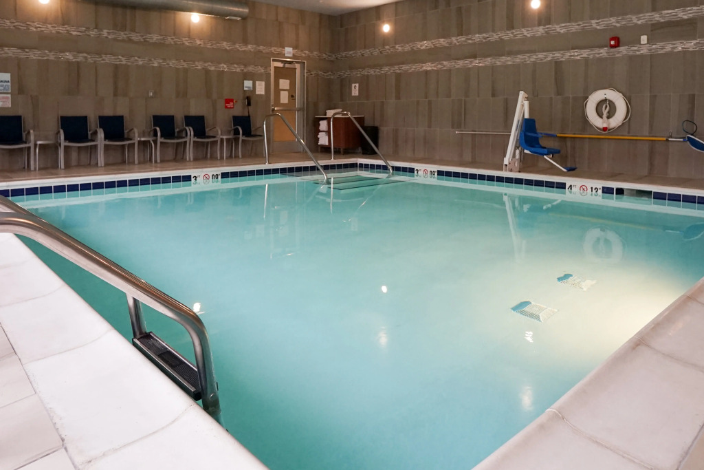 Holiday Inn Express & Suites - Aurora Medical Campus by IHG