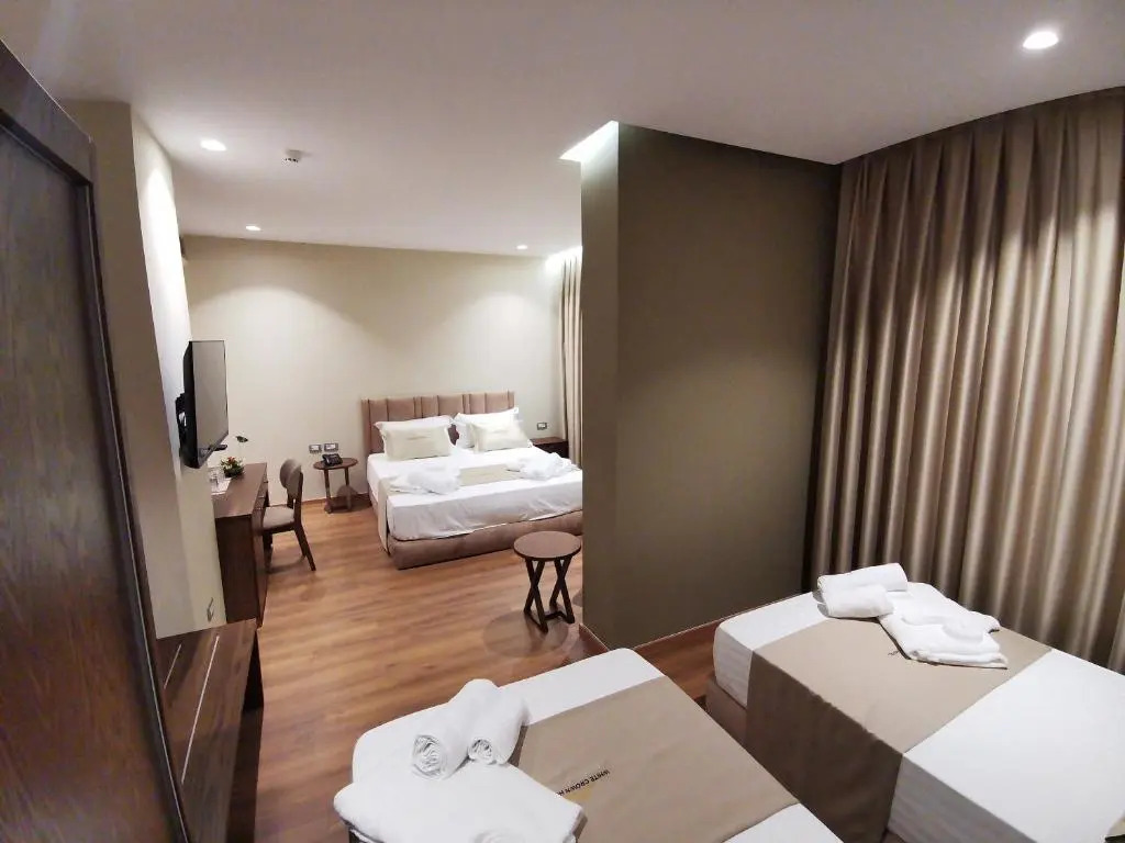 WHITE CROWN HOTEL