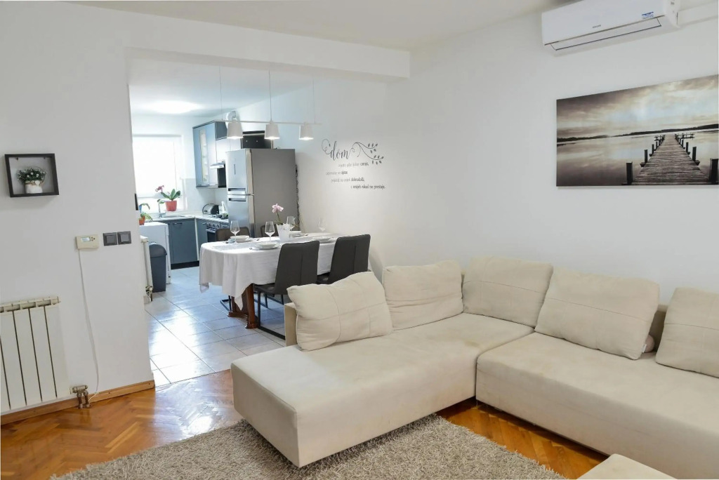 Apartment Summer Breeze