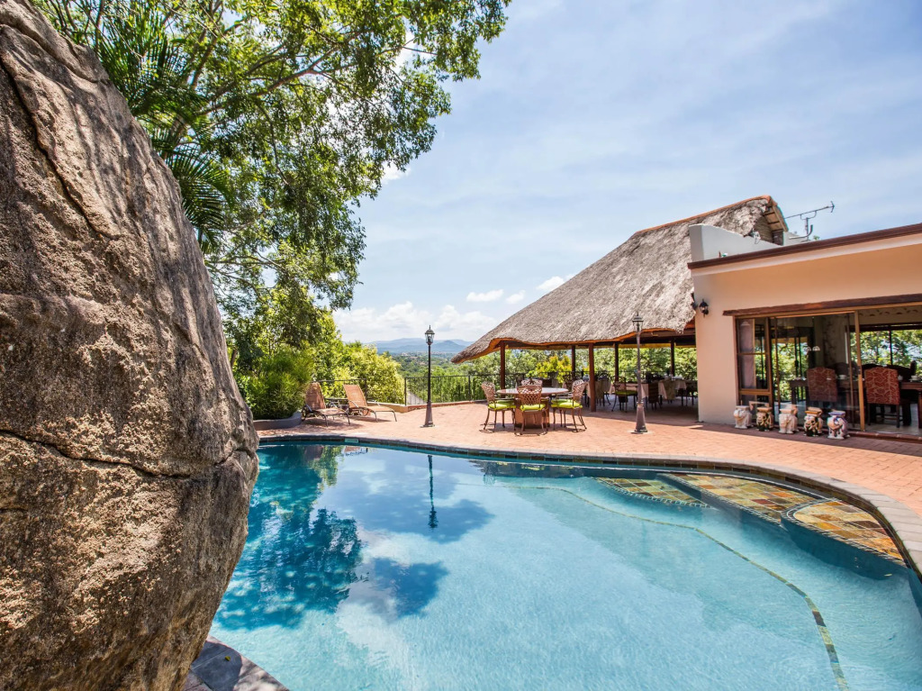 La Roca Guest House