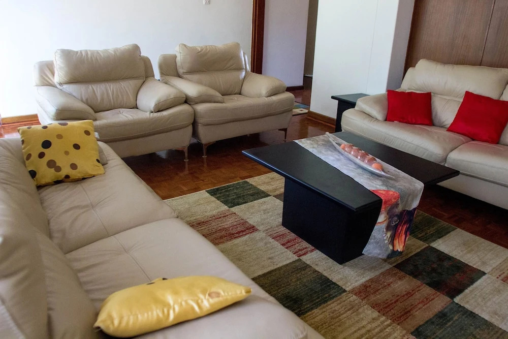 Lolos Elegant Three Bedroom Apartment
