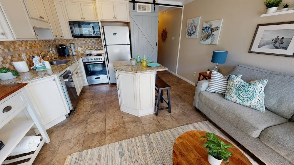 Seascape 2107 1 Bedroom Condo by RedAwning