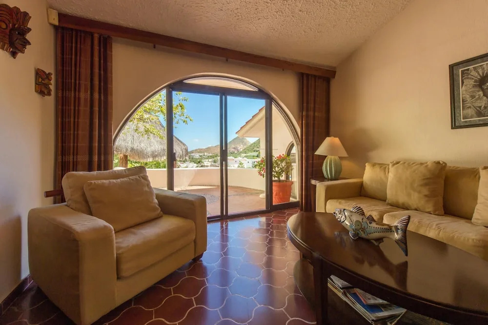 Short Walk to Downtown&Beach from Villa Serrana