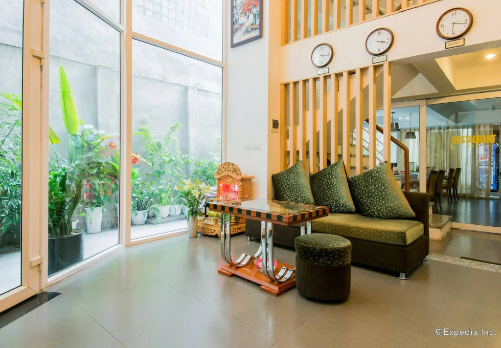 Golden Sunshine Villa Hotel and Travel